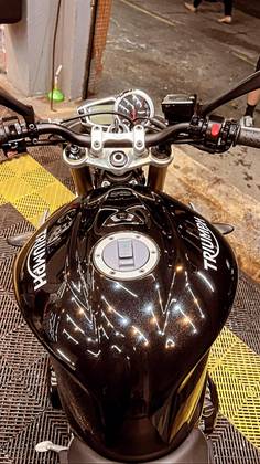 TRIUMPH STREET TRIPLE 675 ABS 